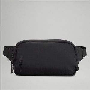 NWT Lululemon Black Everywhere Mini Belt Bag